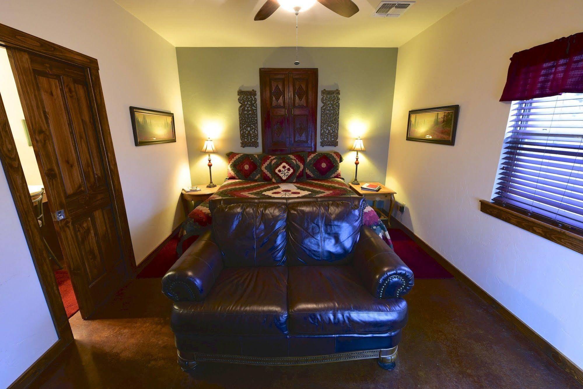 Lazy T Bed And Breakfast Fredericksburg Dış mekan fotoğraf